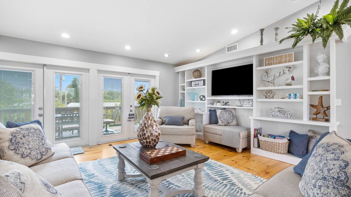 Bay Colony House | Charming Home Near Anna Maria Beach Pool+Games