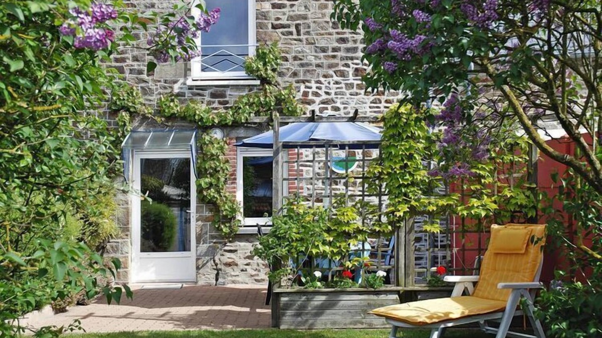 Cherrueix House | Charming Home near Mont St. Michel Bay