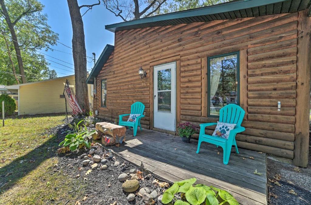 Prudenville House | Charming Houghton Lake Cottage with Backyard!