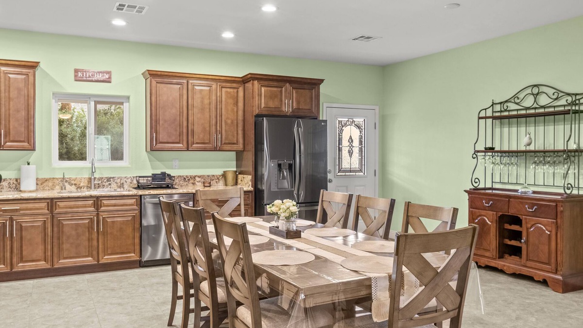 Sunrise Manor House | Charming House 3 Bed 2 Bath 10 Minutes Off The Strip