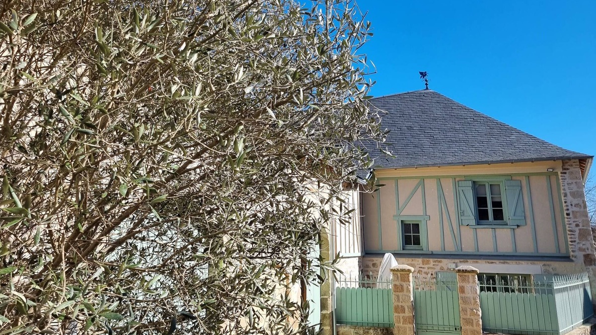 Le Lonzac House | Charming house and terrace in the heart of the village