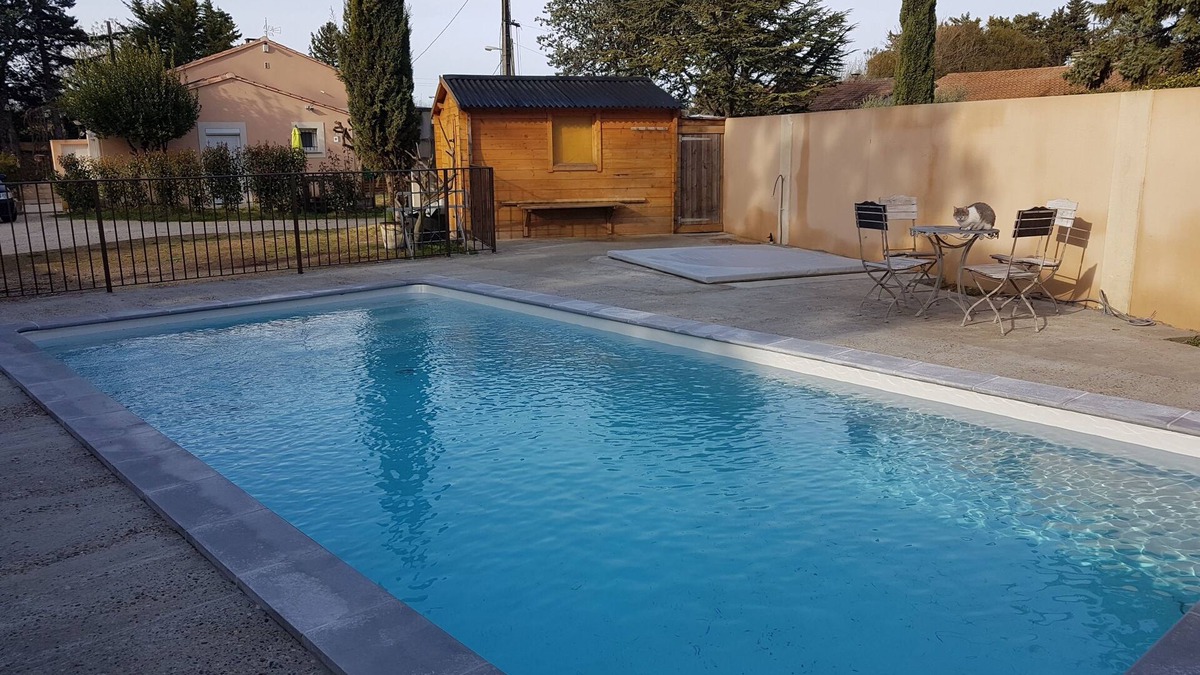 Velleron Cabin | CHARMING HOUSE AT THE FOOT OF THE LUBÉRON STUDIO 4 PERSONS SWIMMING POOL, JACUZZI