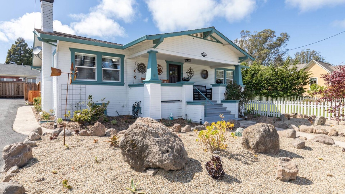 Tomales House | Charming house in a charming town, Casa Cerini