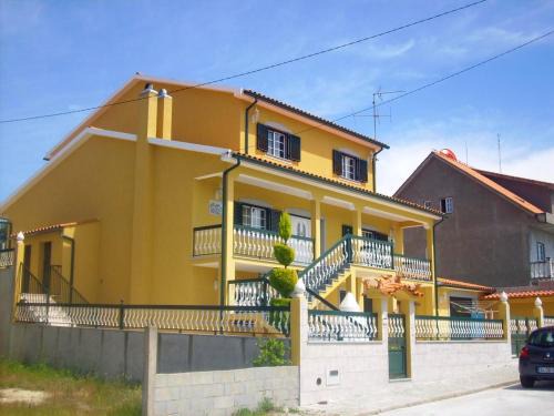 Aguiar da Beira House | Charming House in Cortiçada with Balcony and Mountain View