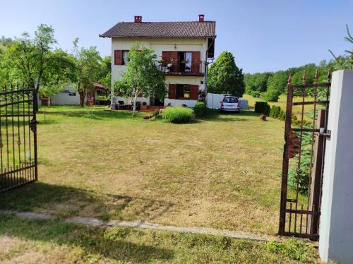 Donji Lapac House | Charming House in Donji Lapac with Private Pool