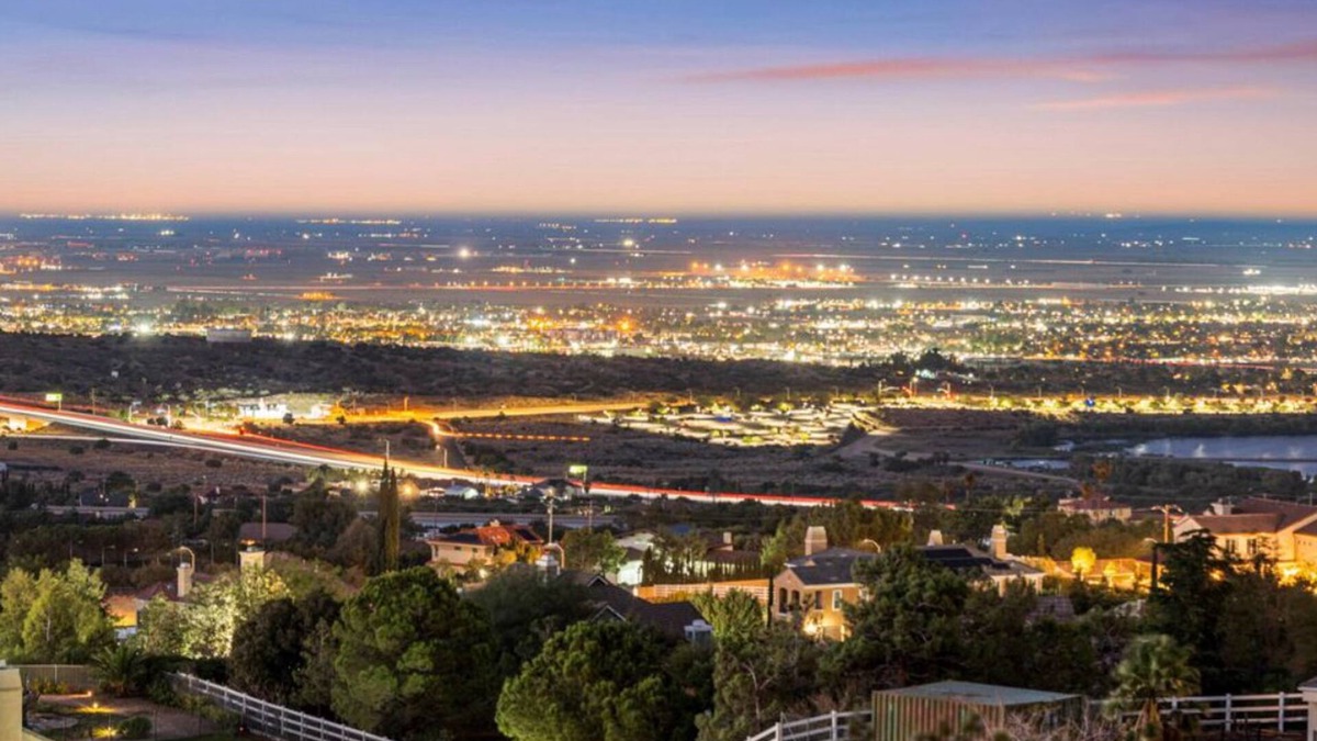 Agua Dulce House | Charming house in fabulous Palmdale with amazing lake view and WiFi