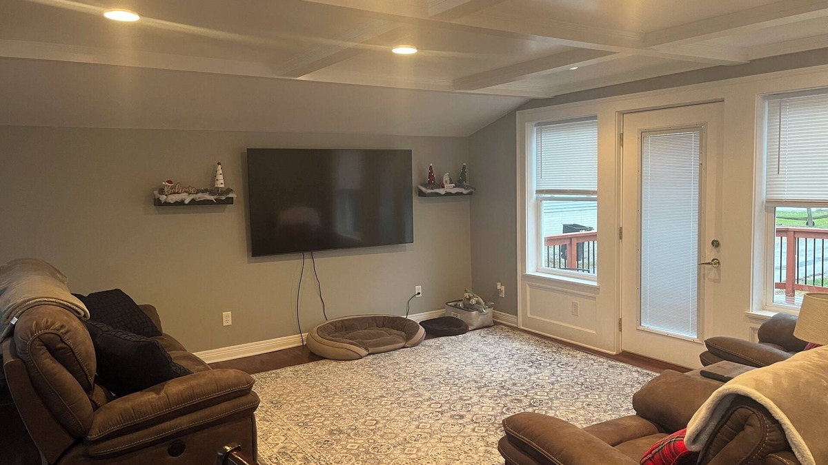Bedford House | Charming house in Luna Pier MI, walking distance to beach and restaurants