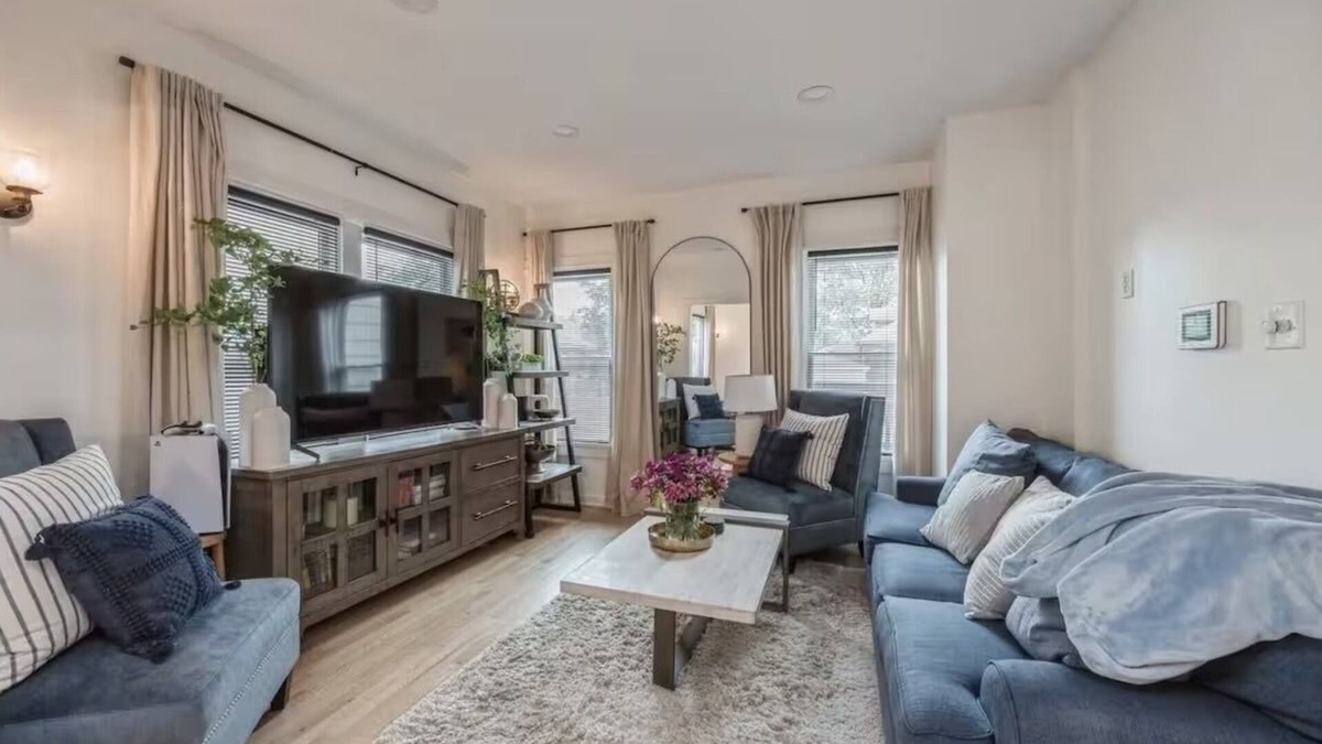 Austin House | Charming house in Oak Park. Free parking. 15 mins to downtown Chicago
