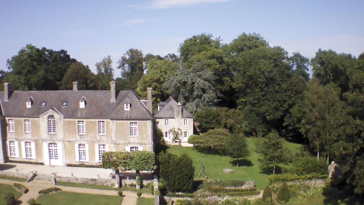 Barbeville House | Charming house in the park of a historic monument castle