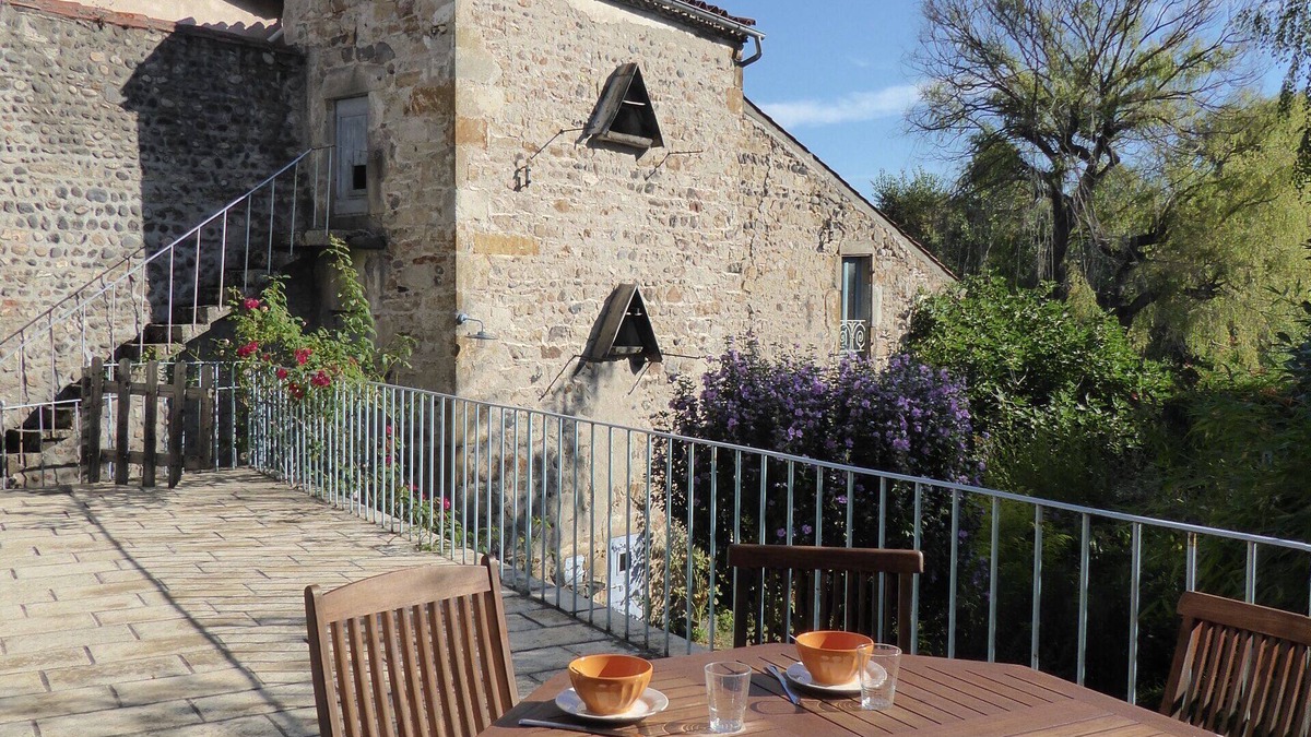 Parent House | Charming house on the banks of the river Allier.