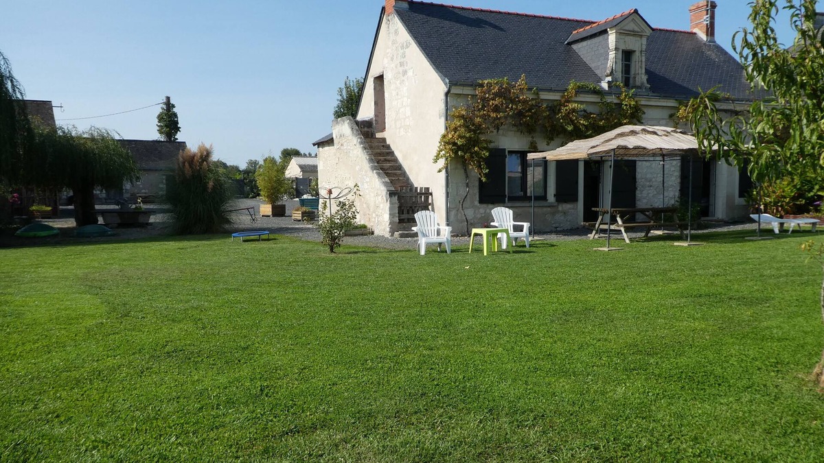 Neuille Cottage | Charming house on the outskirts of the village in an old farmhouse