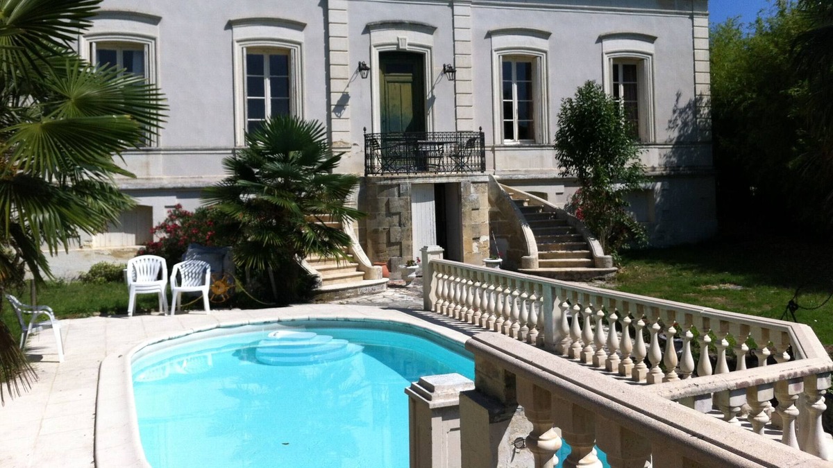 Saint-Macaire House | Charming house St Macaire: swimming pool and garden - 8 people