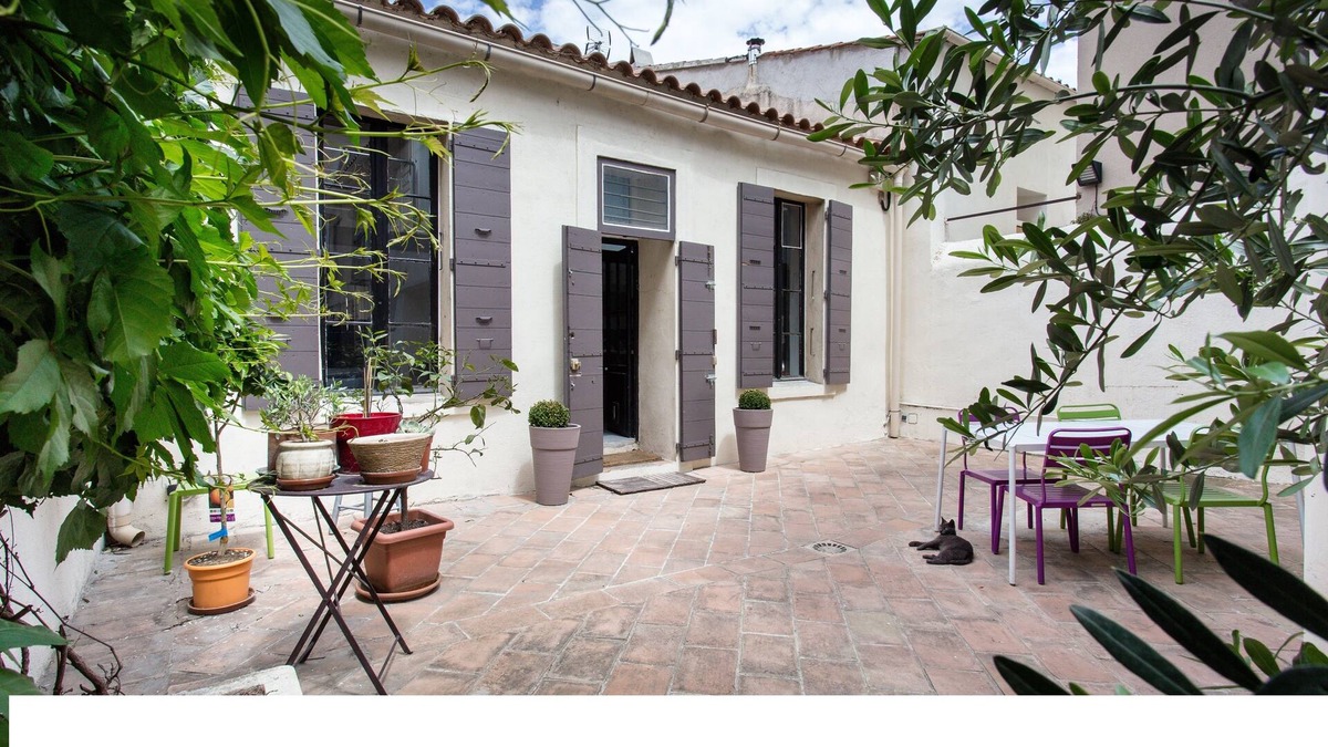 Baille House | Charming house, very central, quiet, with private parking and metro access