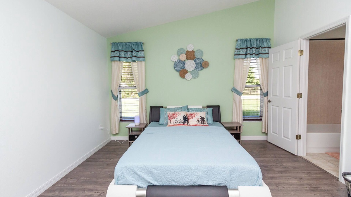 St. Cloud House | Charming house with AC and WiFi