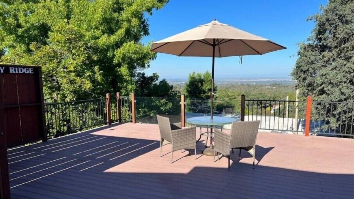 Oroville East Apartment | Charming House with Breathtaking View - 5mins walk to Oroville Lake and Dam
