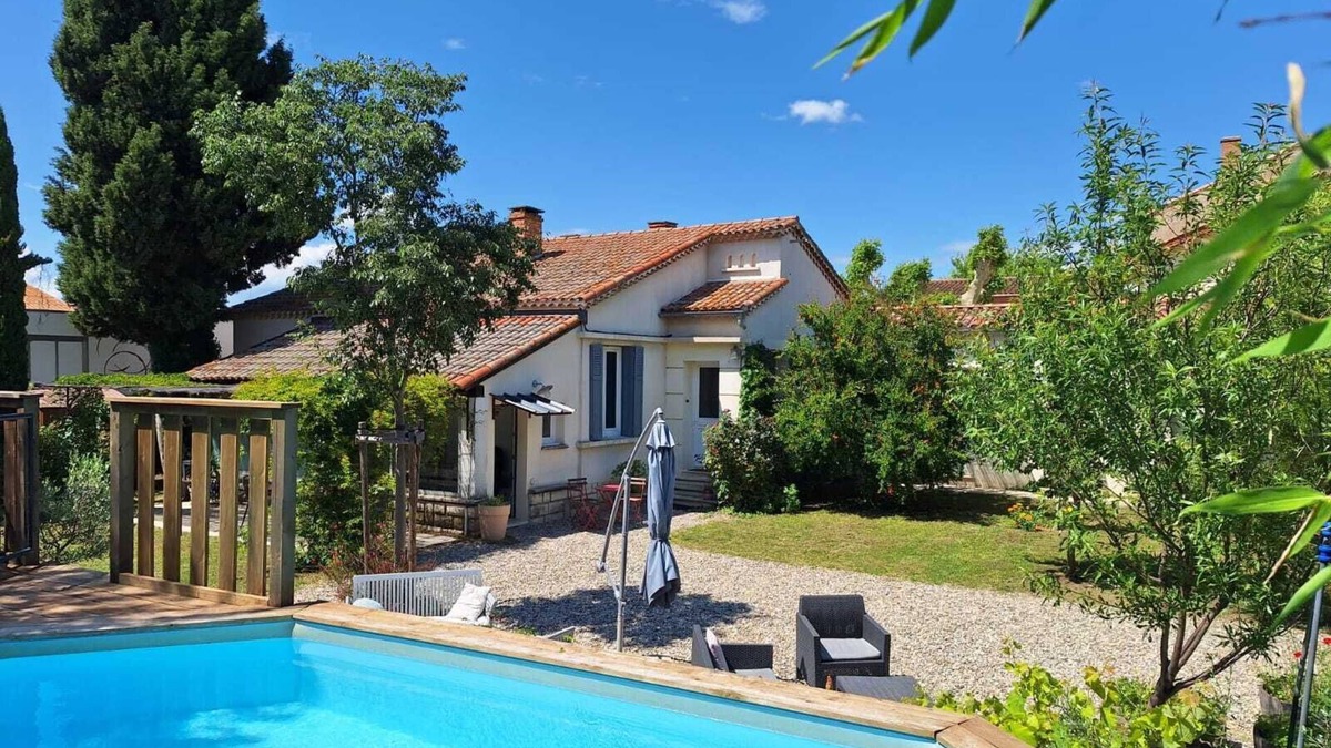 Courthezon House | Charming house with garden and pool in a Provencal village