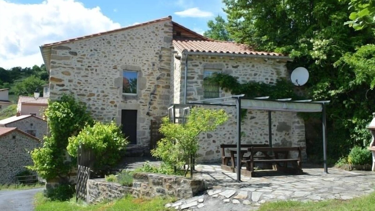 Langeac Cottage | Charming house with terrace and BBQ, tranquility near Langeac