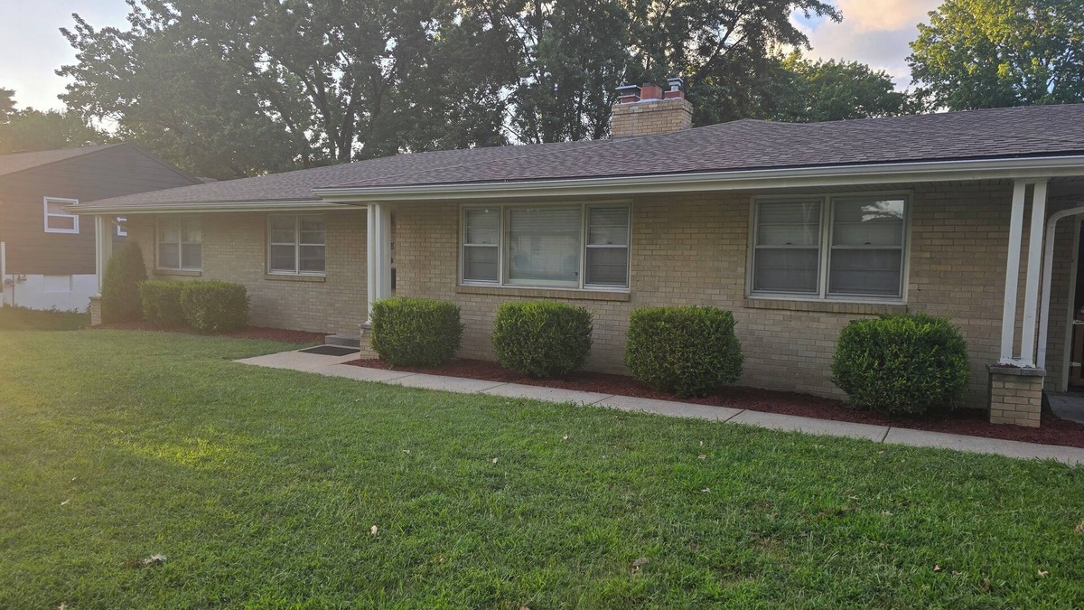 Lea Manor House | Charming house with easy access to the highway and shopping. Quiet neighborhood