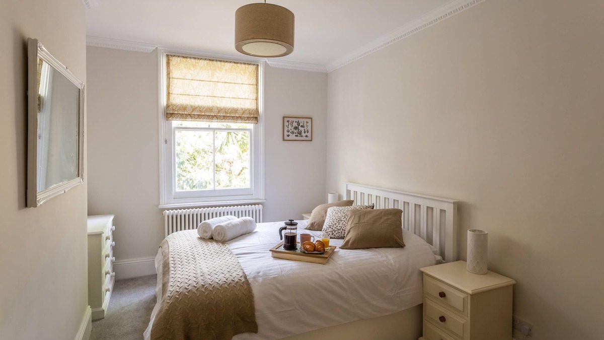 Hove Apartment | ❤ Charming Hove Apartment ☆ With Easy Parking ☆ Relax, Unwind, Enjoy ❤