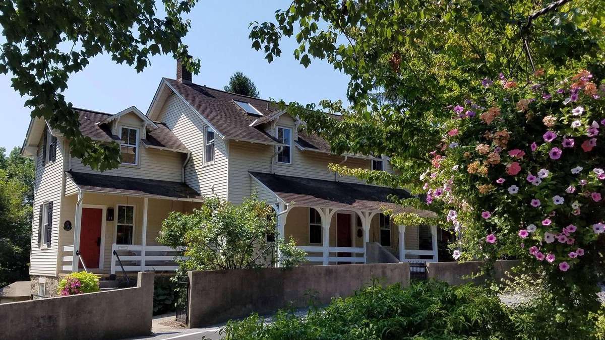 Montchanin Hotel | Charming Inn with Spacious Suite - Marble Bathrooms - Spa - Farm to Table Dining