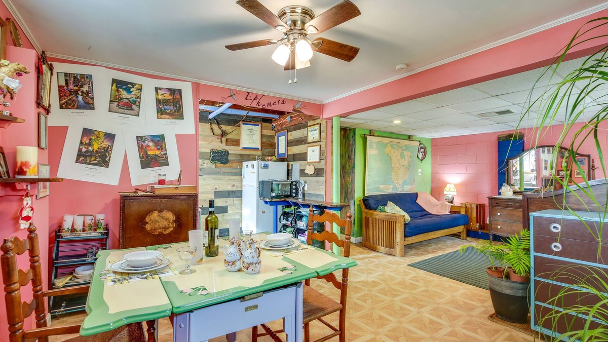Kansas City Apartment | Charming Kansas City Studio with Fire Pit!