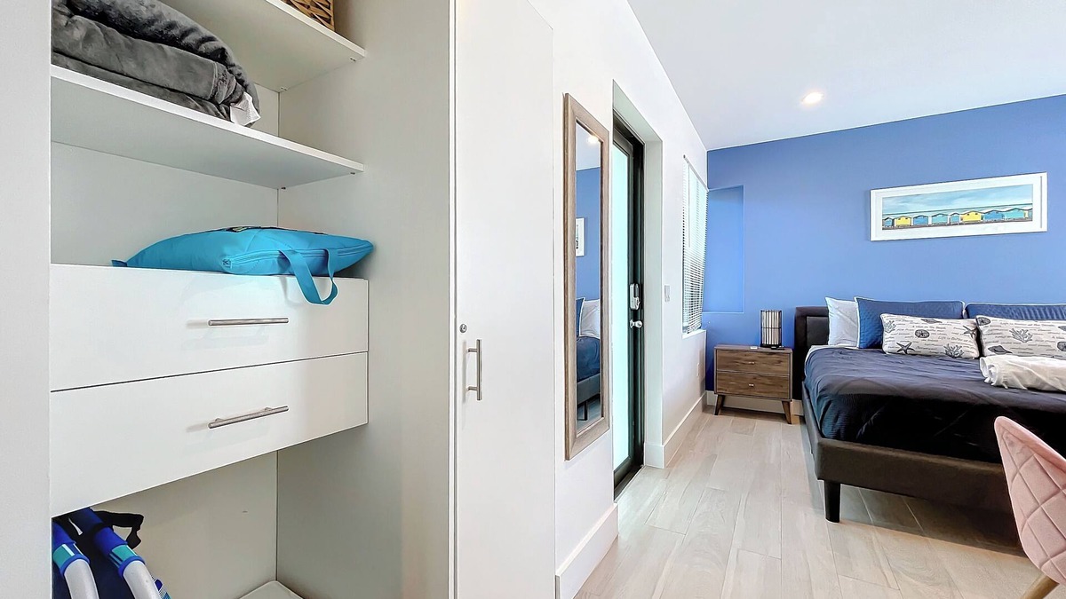 Biscayne Point Apartment | Charming King Bed Room + Kitchenette in amazing Miami Beach with AC, WiFi