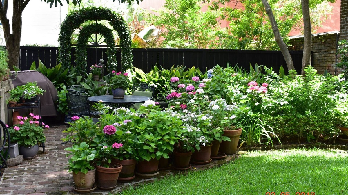 South of Broad Bed & Breakfast | Charming Kitchen House with Beautiful Garden