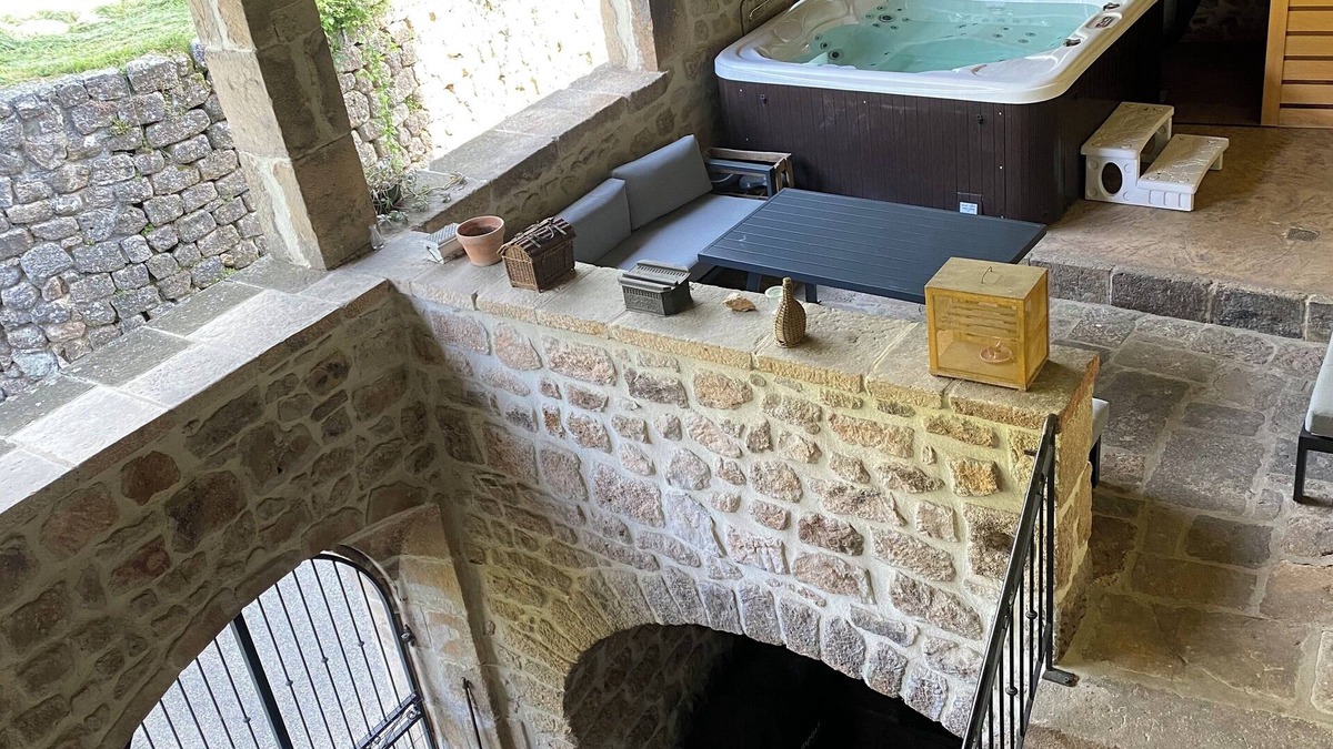 Sanilhac House | Charming La Castanéa gîte, SPA, infra-red sauna in a charming Ardèche hamlet