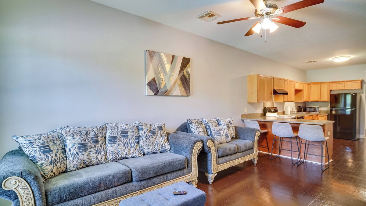 Lake Charles House | Charming Lake Charles Retreat w/ Charcoal Grill!