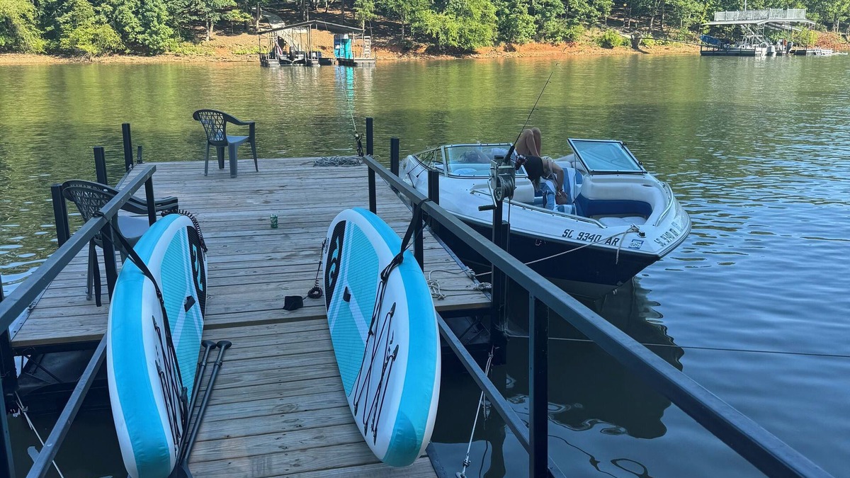 Townville House | Charming lake front 2-bedroom house on Lake Hartwell in Townville with AC, WiFi.