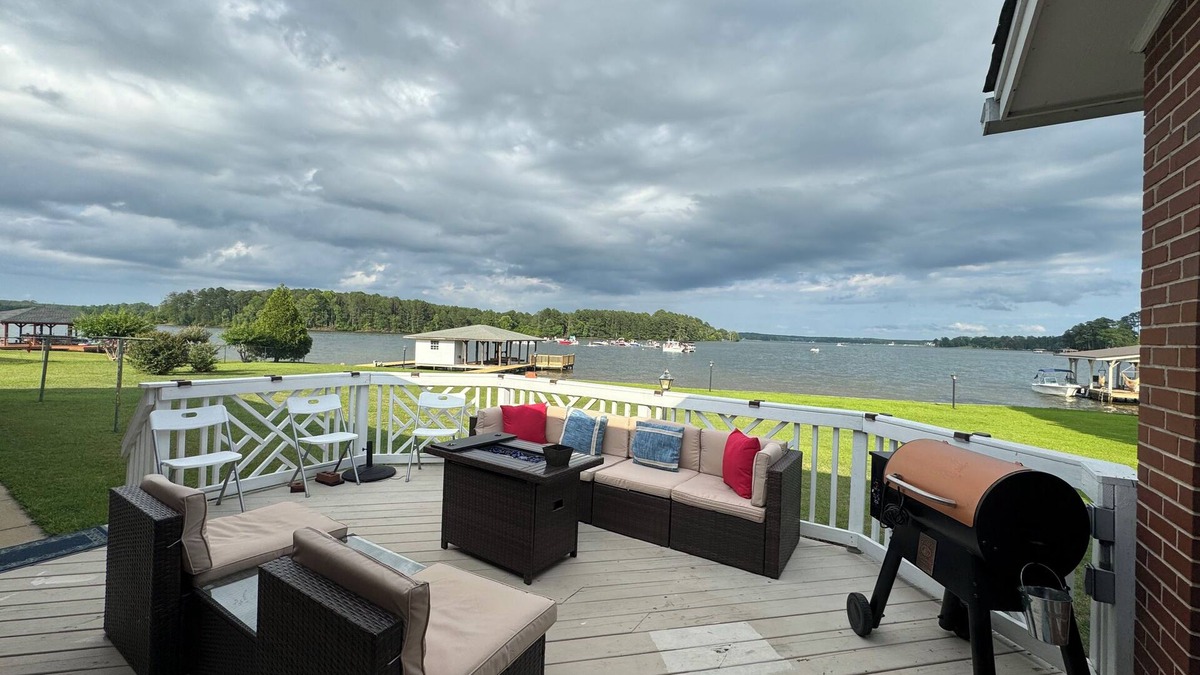 Milledgeville House | Charming Lake Sinclair Retreat