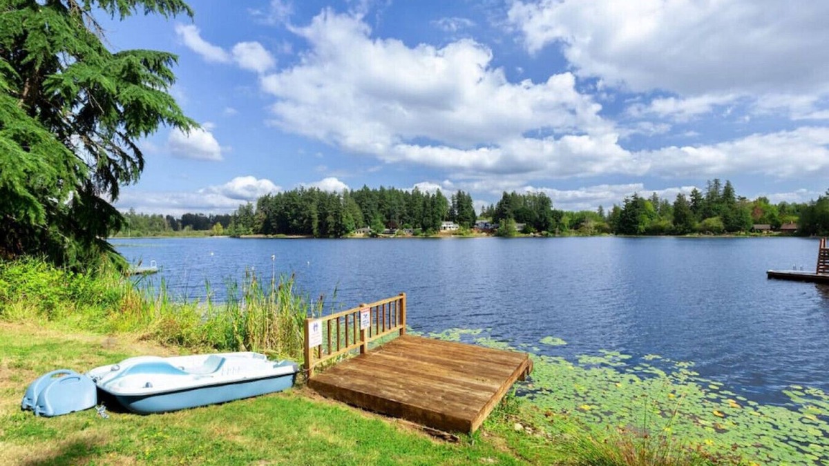 Lakeland South House | Charming Lakefront 6b3b with Panoramic Views