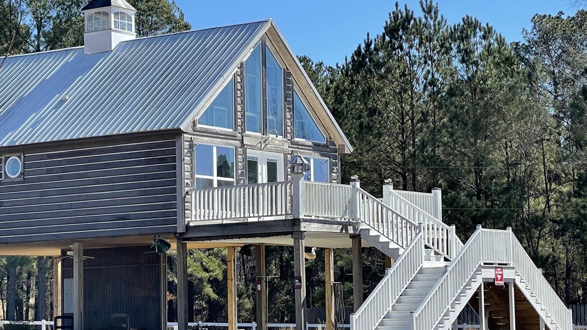 Homer Cabin | Charming Lakefront Retreat – Cozy, Quiet, and Perfect for relaxation.