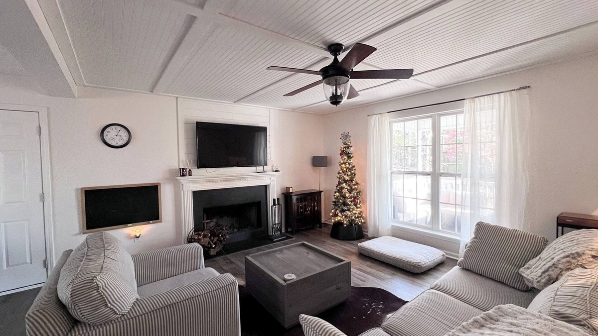 Gainesville House | Charming Lakehouse/w boat dock and heated pool