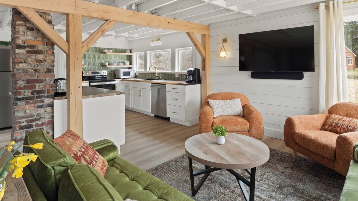 Moscow Other | Charming Large 6-bedroom farmhouse in Stowe Lower village with Soaking tub