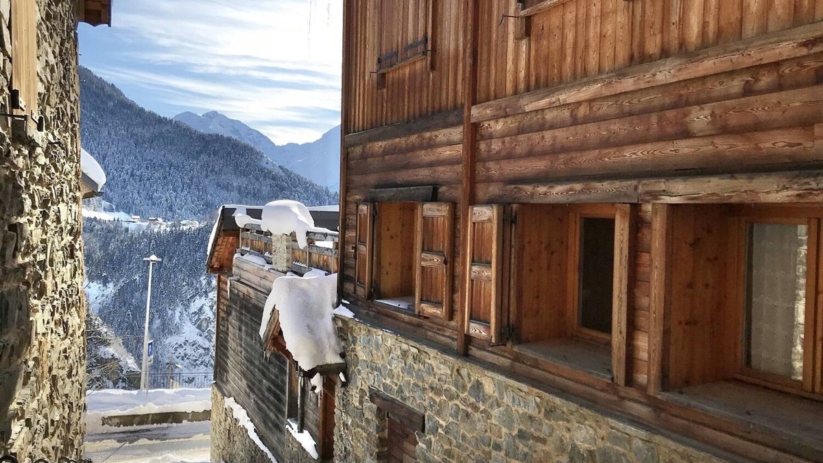 Huez-en-Oisans House | Charming Le Dénali 4* house 250m from the cable car + large terrace and sauna