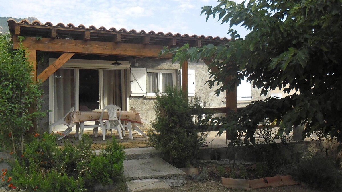 Cuttoli-Corticchiato House | Charming little T3 house