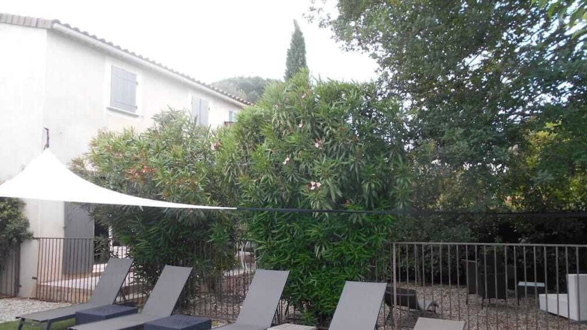 Pont-Saint-Esprit House | Charming little Provencal country house with garden and private pool