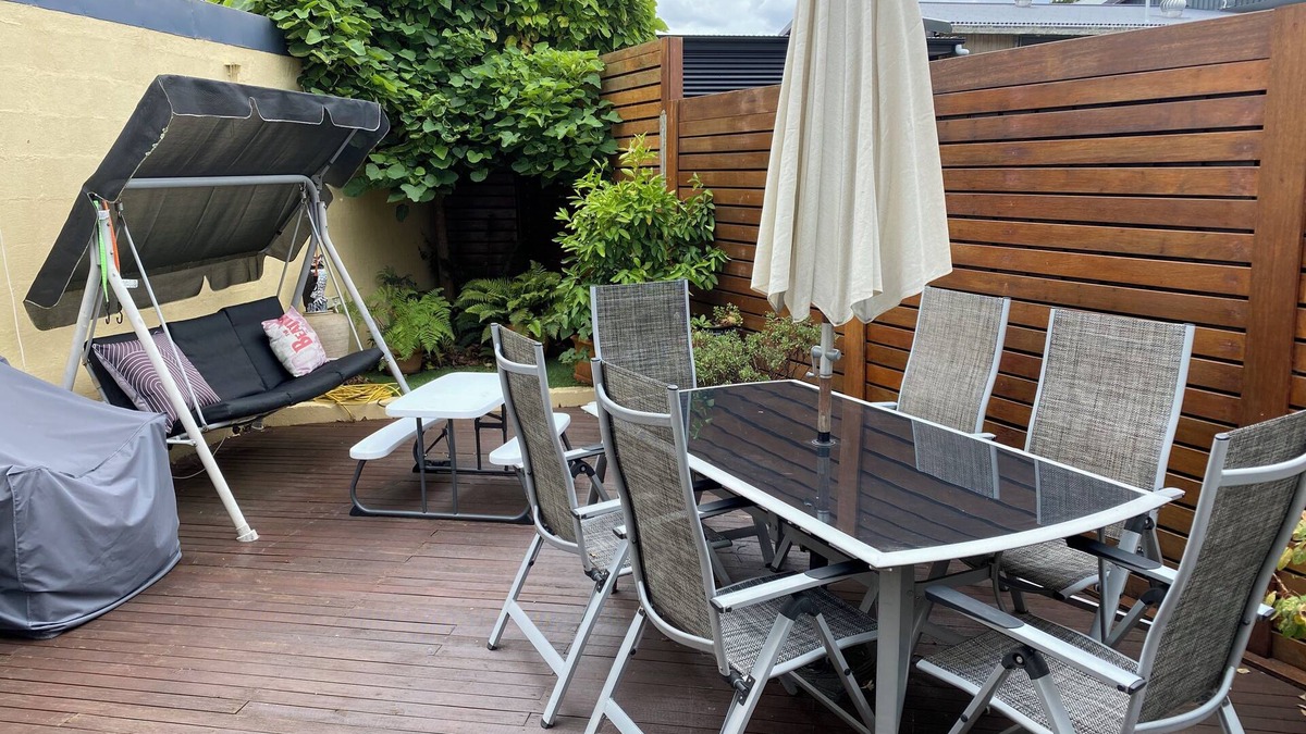 Invermay House | Charming little character home , 20 min walk to city centre, close to everything