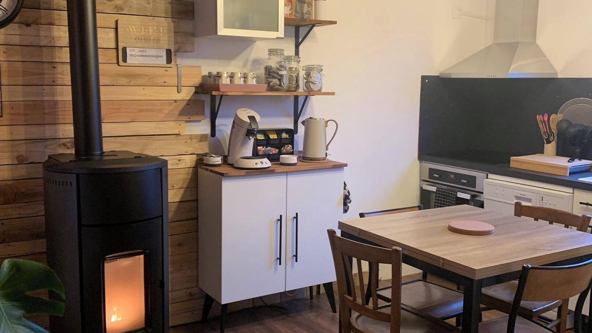 Trie-Chateau Bed & Breakfast | Charming little outbuilding in the countryside