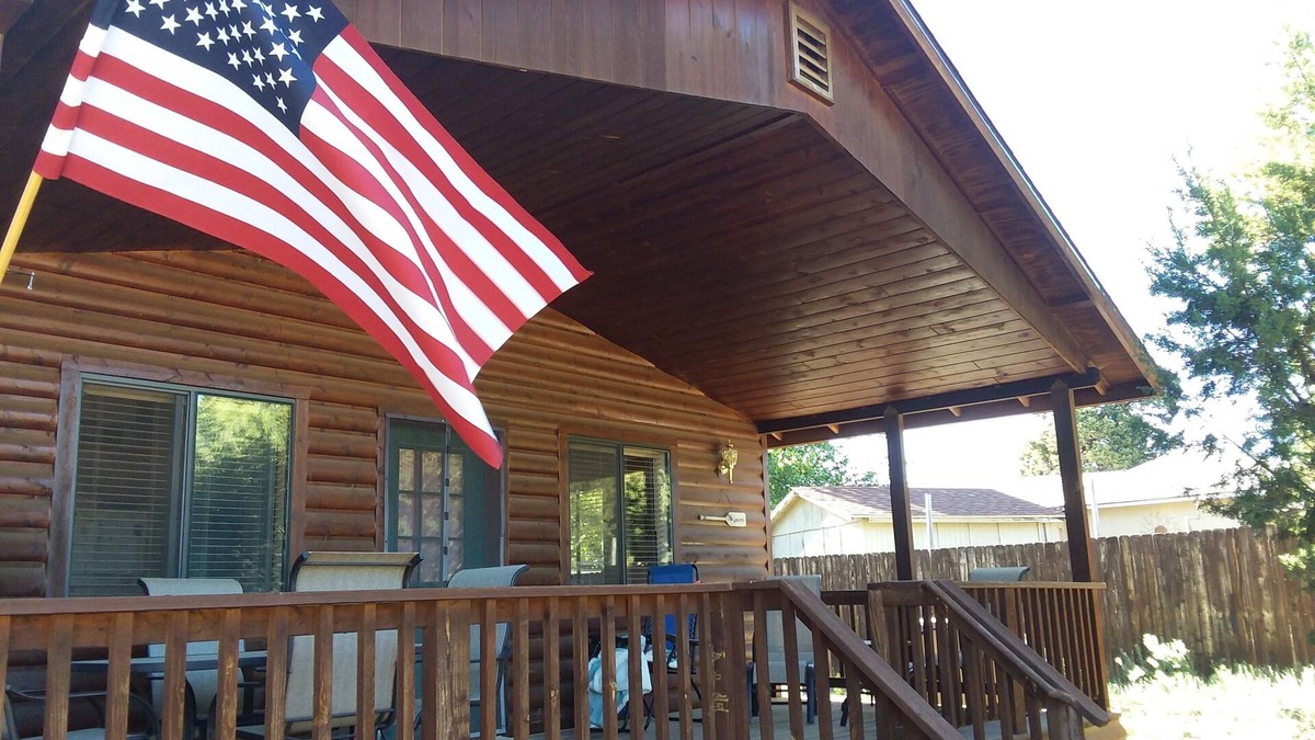 Overgaard Cabin | Charming Log Cabin in the Pines