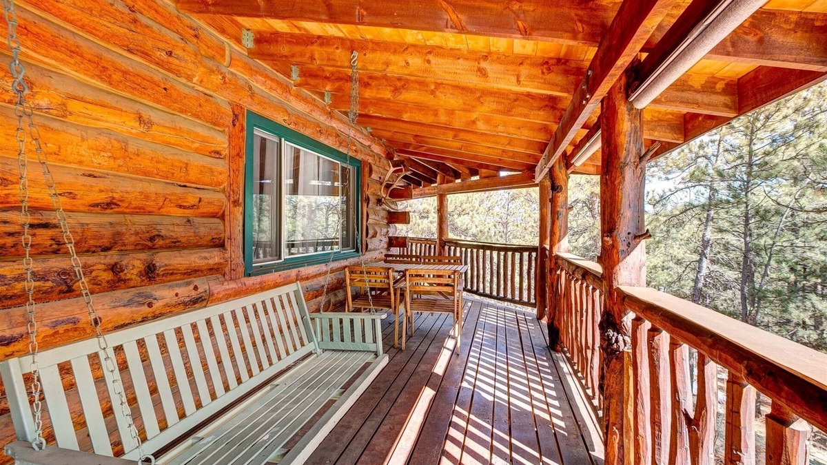 Drake Cabin | Charming Log Cabin with 3.8 Acres