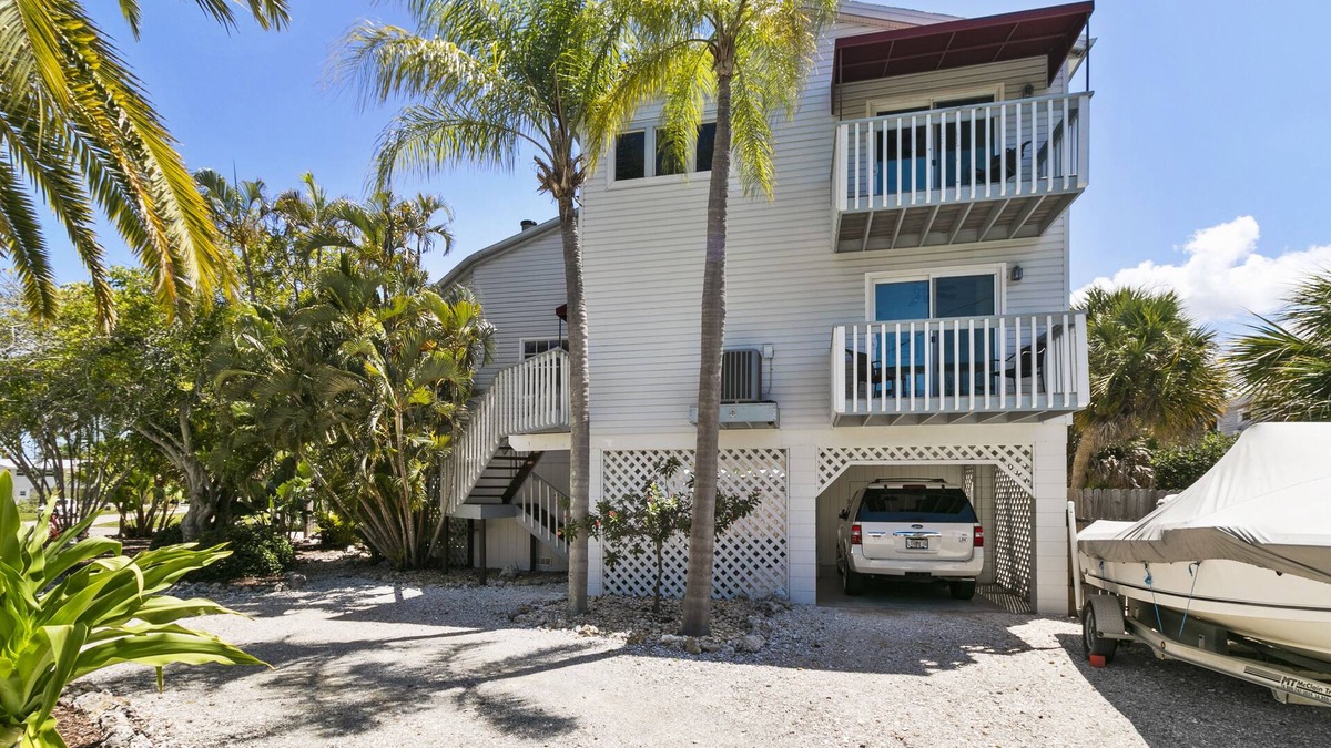 Longbeach Village House | Charming Longboat Village Hideaway–2BR in a Quiet Coastal Neighborhood by RVA