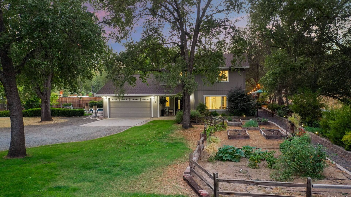 Loomis House | Charming Loomis 3-bedroom Home Away From Home