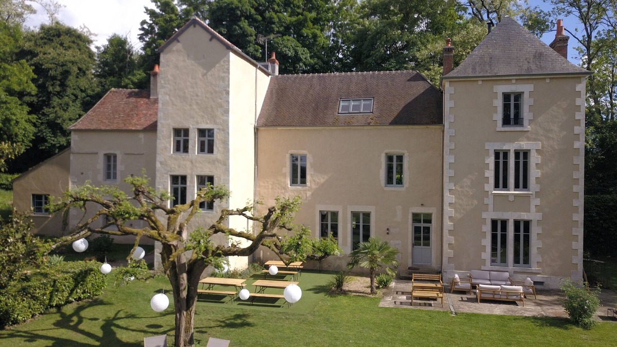 Raveau House | Charming manor house with pool and spa access