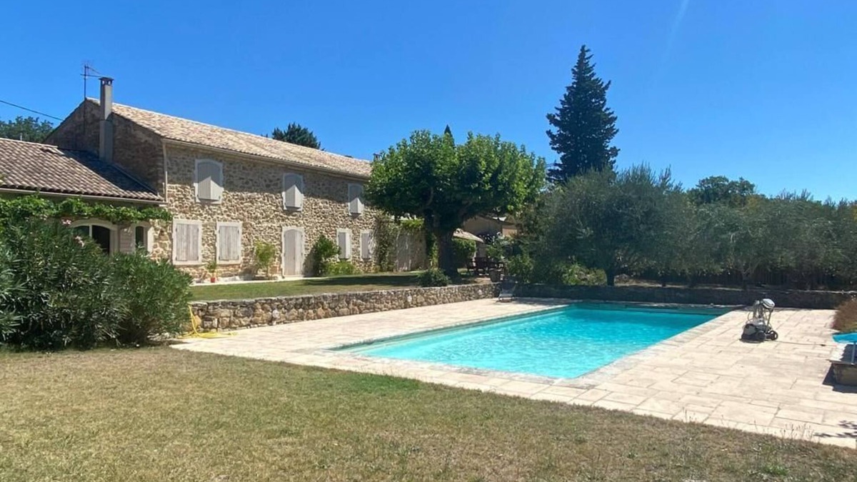 Mondragon House | Charming Mas provençal with swimming pool, 1ha garden, quiet, 7 bedrooms, 14per