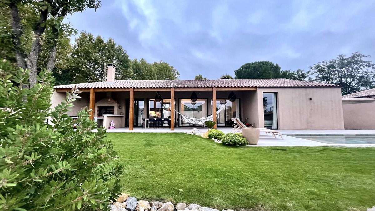 Caux House | Charming Mediterranean house, private swimming pool, parking.