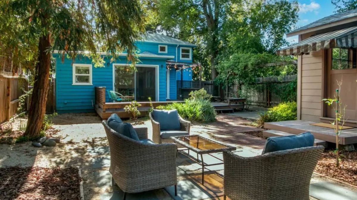 Davis House | Charming mid-century home in Old North Davis! Perfect for longer stays!