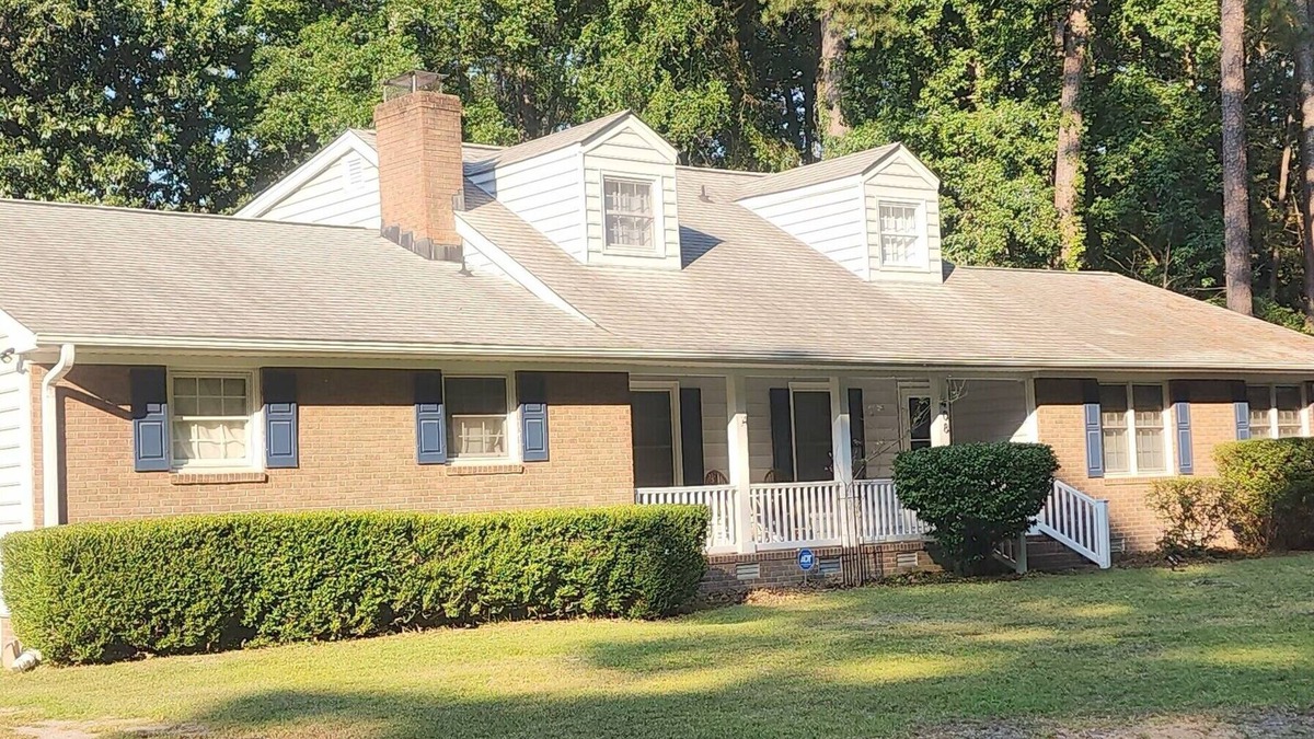 Greenville House | Charming Mid-century modern home, 5-bedrooms, 5 minutes from ECU, Greenville