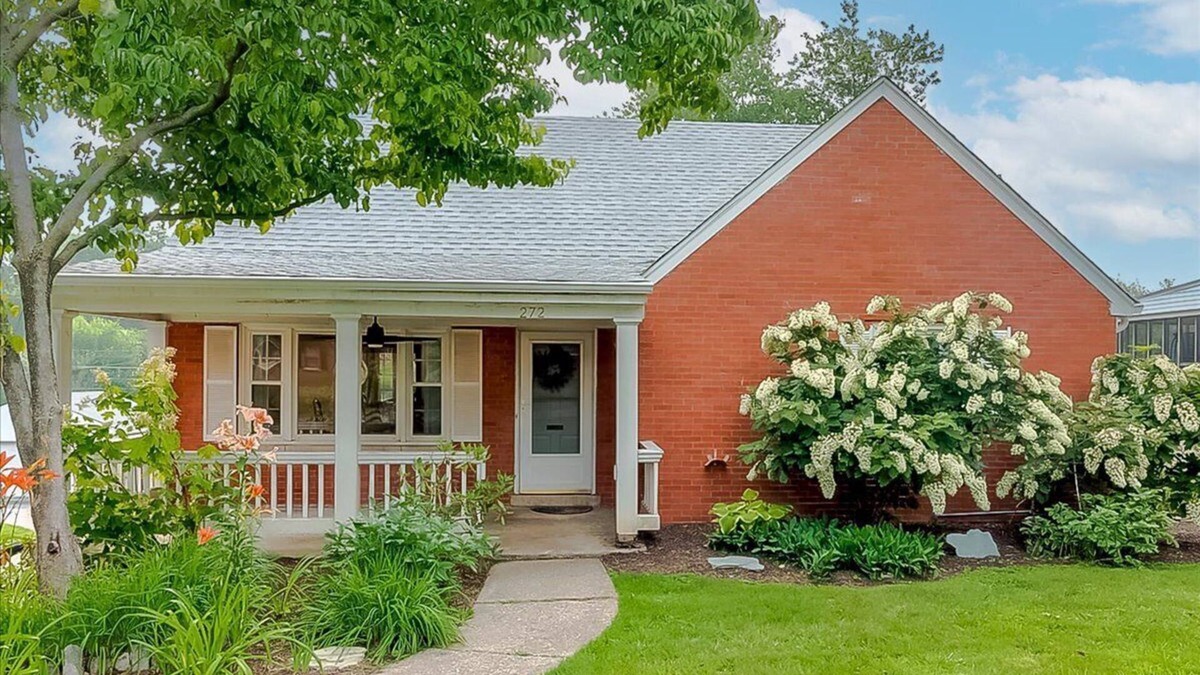 Meadowthorpe House | Charming mid-century home with huge patio close to Rupp, UK, and Keeneland
